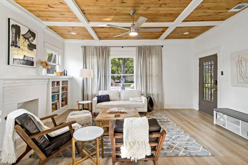Urban Elegance Retreat Villa San Antonio Exterior photo