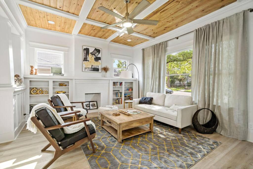 Urban Elegance Retreat Villa San Antonio Exterior photo