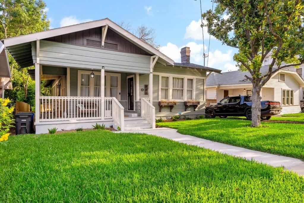 Urban Elegance Retreat Villa San Antonio Exterior photo
